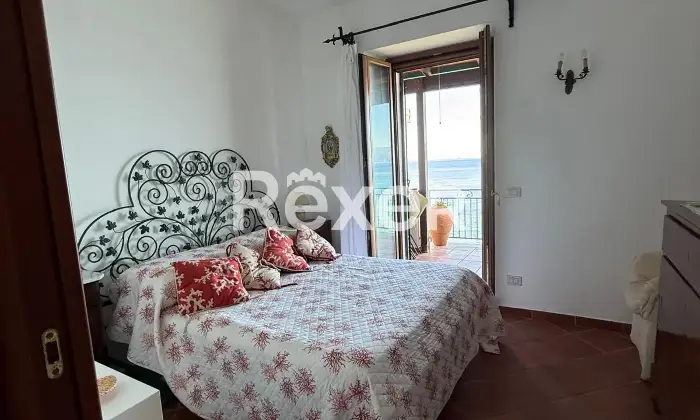 Rexer-Scilla-Terratetto-disposto-su-due-livelli-Altro