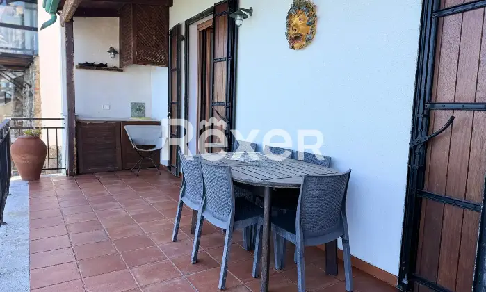 Rexer-Scilla-Terratetto-disposto-su-due-livelli-Altro