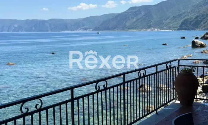 Rexer-Scilla-Terratetto-disposto-su-due-livelli-Altro