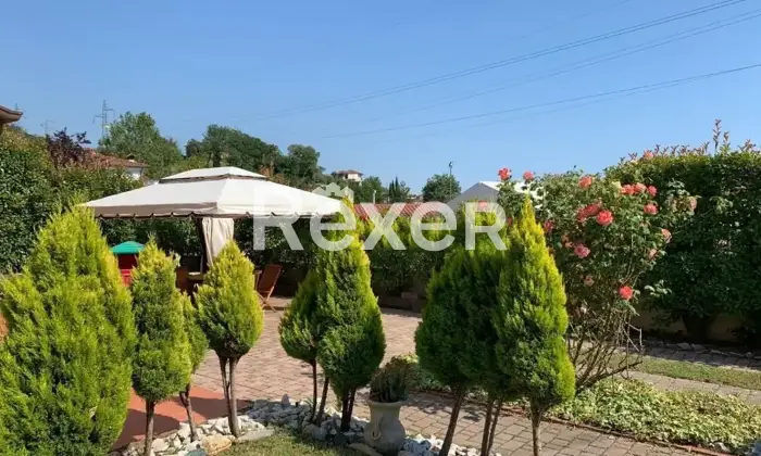 Rexer-Castelnuovo-Magra-Elegante-villetta-di-testa-con-giardino-tra-Liguria-e-Toscana-Altro