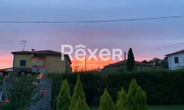 Rexer-Castelnuovo-Magra-Elegante-villetta-di-testa-con-giardino-tra-Liguria-e-Toscana-Altro