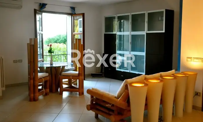 Rexer-Castelnuovo-Magra-Elegante-villetta-di-testa-con-giardino-tra-Liguria-e-Toscana-Altro