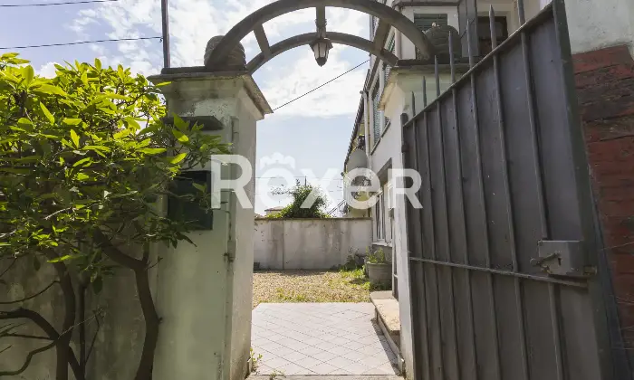 Rexer-Torino-Villetta-semi-indipendente-con-giardino-privato-Altro