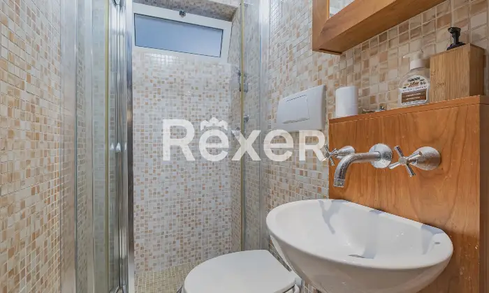 Rexer-Roma-Ampio-e-luminoso-con-tripla-esposizione-e-posto-auto-coperto-Altro