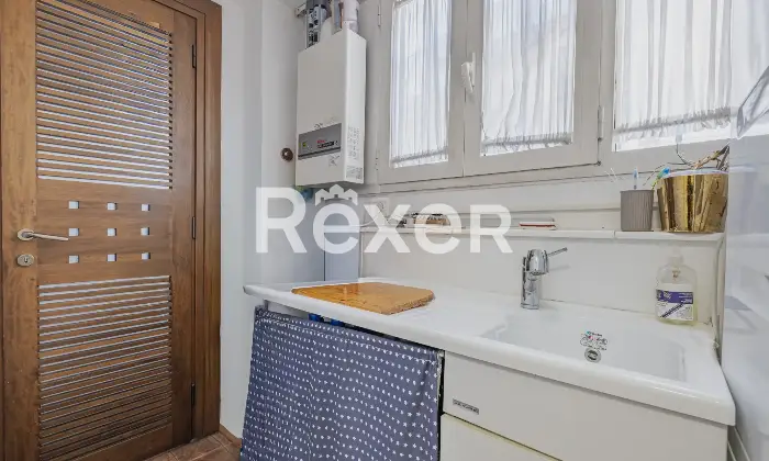 Rexer-Roma-Ampio-e-luminoso-con-tripla-esposizione-e-posto-auto-coperto-Altro