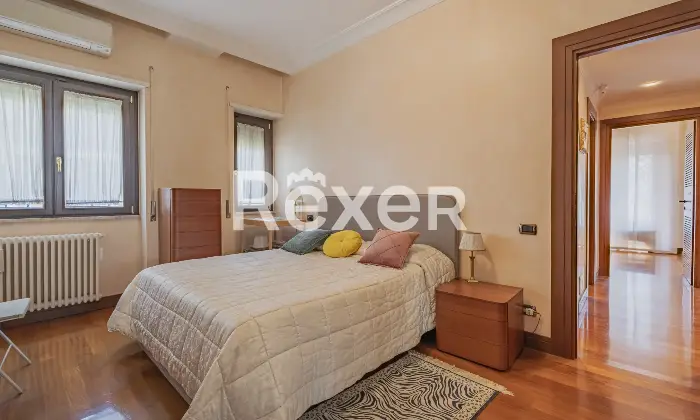 Rexer-Roma-Ampio-e-luminoso-con-tripla-esposizione-e-posto-auto-coperto-Altro