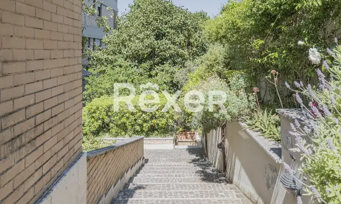 Rexer-Roma-Ampio-e-luminoso-con-tripla-esposizione-e-posto-auto-coperto-Altro