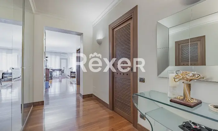 Rexer-Roma-Appartamento-ampio-e-luminoso-con-tripla-esposizione-e-posto-auto-coperto-Altro