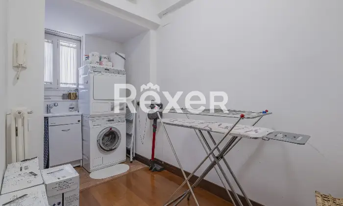 Rexer-Roma-Ampio-e-luminoso-con-tripla-esposizione-e-posto-auto-coperto-Altro
