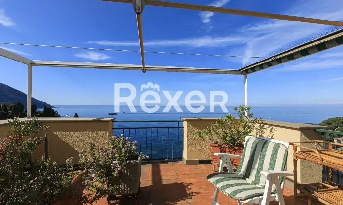 Rexer-Recco-Appartamento-con-Terrazzo-Fronte-Mare-e-Box-Auto-Altro