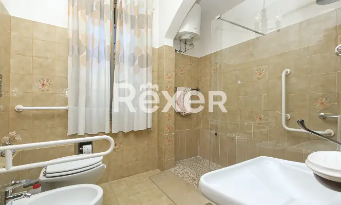 Rexer-Recco-Appartamento-con-Terrazzo-Fronte-Mare-e-Box-Auto-Altro