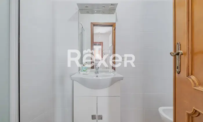 Rexer-Roma-Attico-ampia-metratura-con-posto-auto-Altro