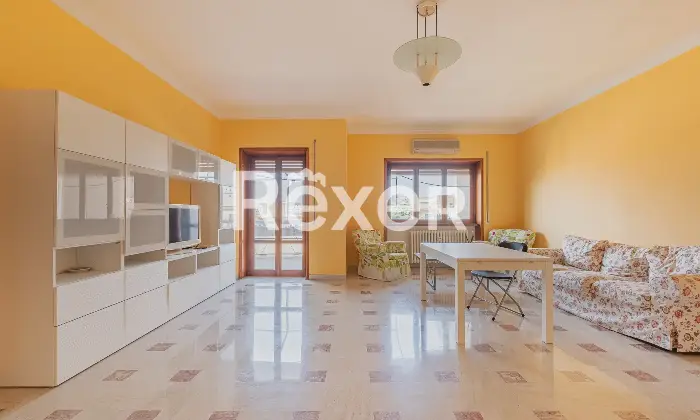Rexer-Roma-Attico-ampia-metratura-con-posto-auto-Altro