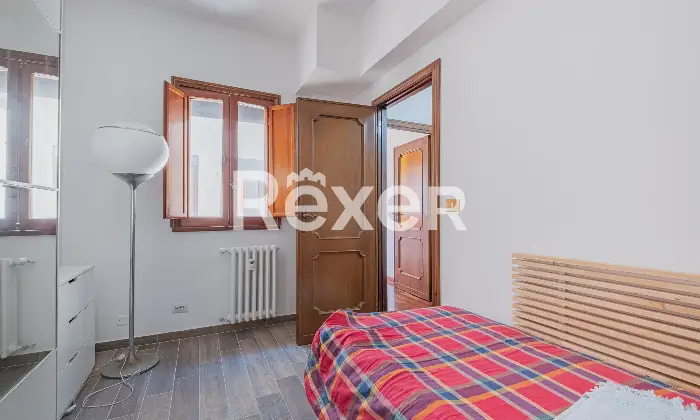 Rexer-Roma-Attico-ampia-metratura-con-posto-auto-Altro