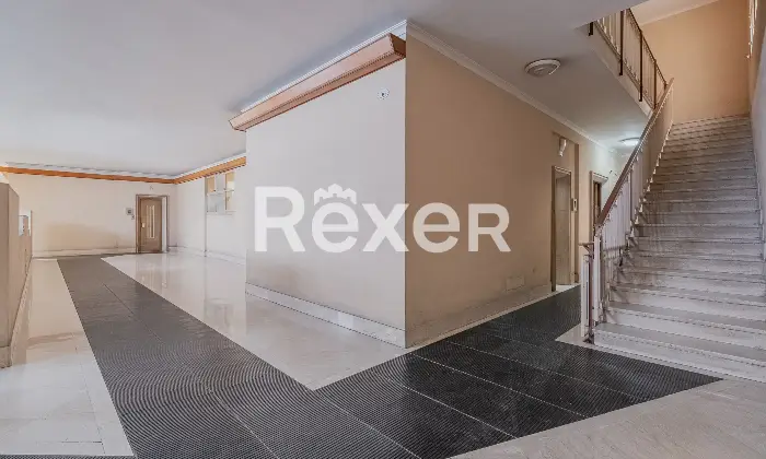 Rexer-Roma-Attico-ampia-metratura-con-posto-auto-Altro