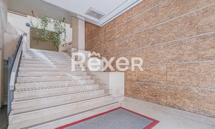 Rexer-Roma-Attico-ampia-metratura-con-posto-auto-Altro