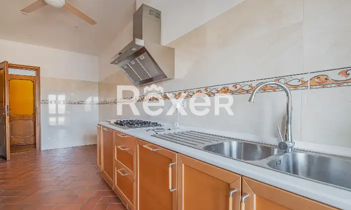 Rexer-Roma-Attico-ampia-metratura-con-posto-auto-Altro
