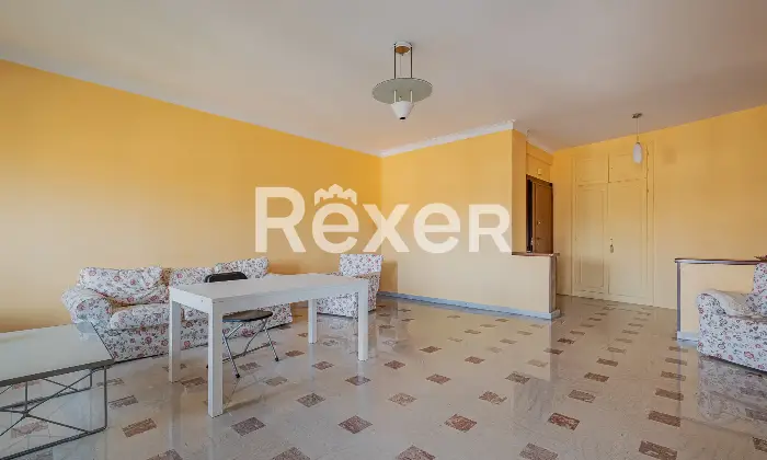 Rexer-Roma-Attico-ampia-metratura-con-posto-auto-Altro