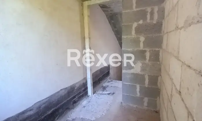 Rexer-PresicceAcquarica-Fabbricato-indipendente-allo-stato-rustico-Altro
