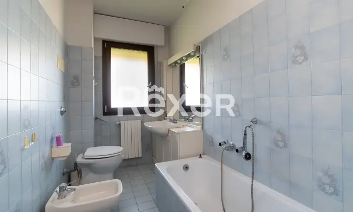 Rexer-Bologna-Quadrilocale-ristrutturato-con-doppia-esposizione-e-balconi-Altro