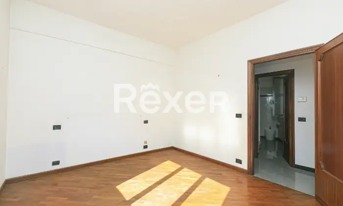 Rexer-Genova-Appartamento-Luminoso-con-Box-Auto-Altro
