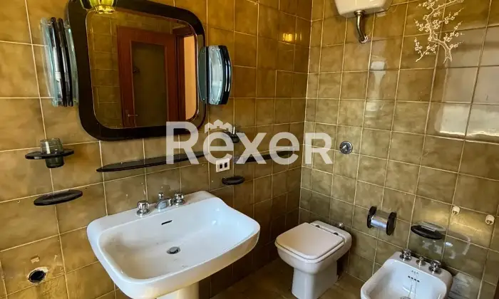 Rexer-Savona-Ampia-metratura-con-terrazza-pauto-e-cantina-Altro