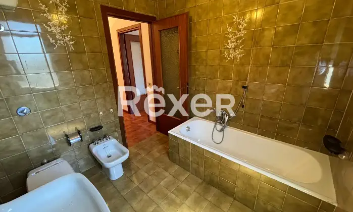 Rexer-Savona-Ampia-metratura-con-terrazza-pauto-e-cantina-Altro
