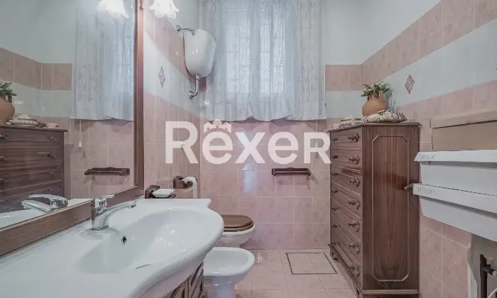 Rexer-Marco-Simone-Villa-a-schiera-con-box-auto-Altro