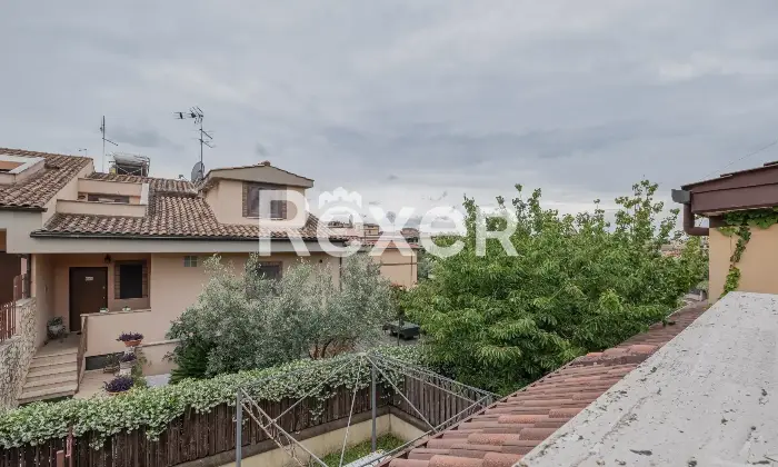 Rexer-Marco-Simone-Villa-a-schiera-con-box-auto-Altro