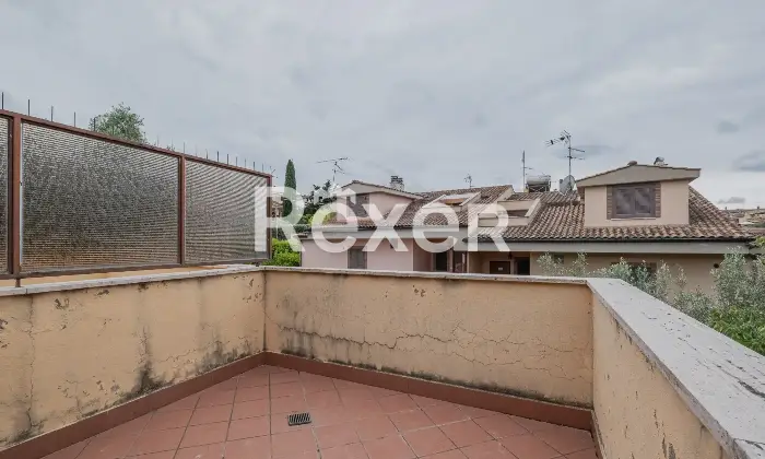 Rexer-Marco-Simone-Villa-a-schiera-con-box-auto-Altro