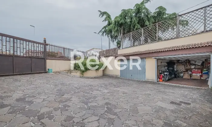 Rexer-Marco-Simone-Villa-a-schiera-con-box-auto-Altro