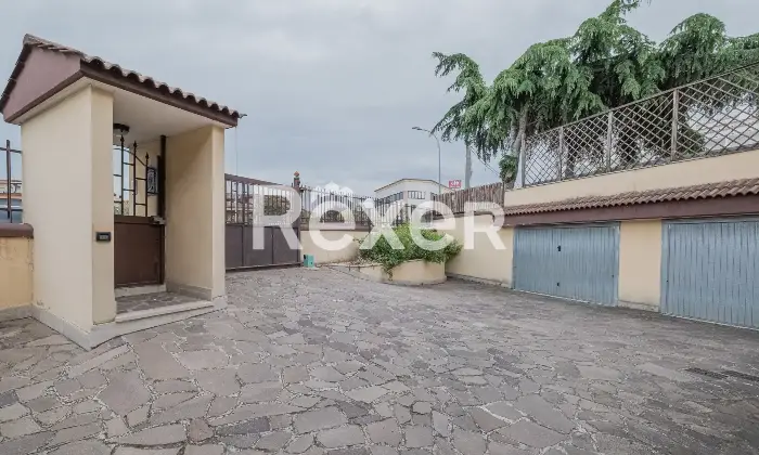 Rexer-Marco-Simone-Villa-a-schiera-con-box-auto-Altro