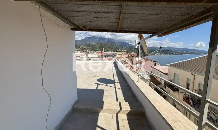Rexer-Diamante-Ampio-e-panoramico-appartamento-con-sovrastante-terrazzo-da-mq-Terrazzo