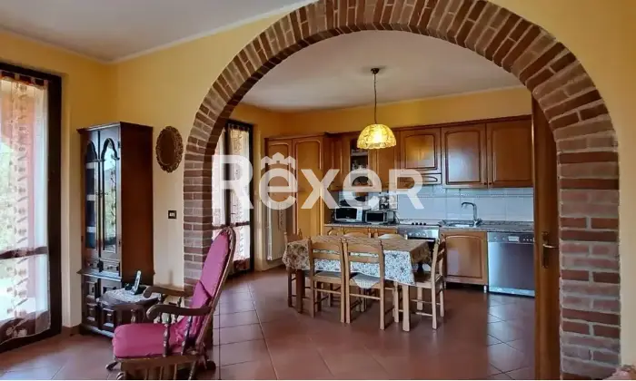 Rexer-San-Giovanni-in-Croce-Villa-indipendente-di-prestigio-con-ampio-giardino-e-dependance-Altro