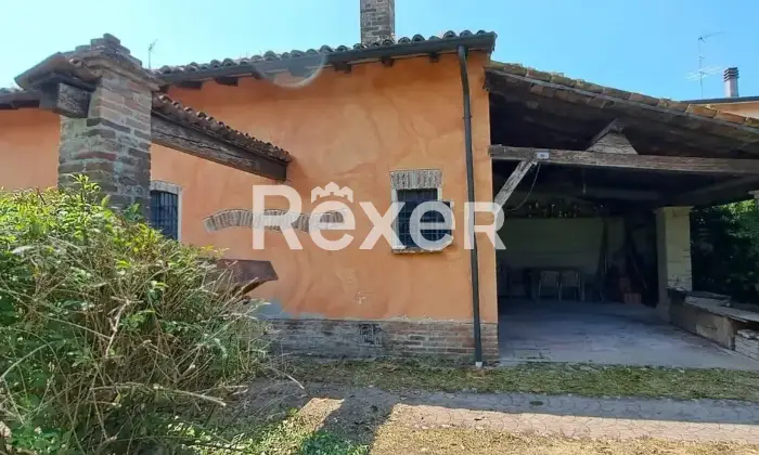 Rexer-San-Giovanni-in-Croce-Villa-indipendente-di-prestigio-con-ampio-giardino-e-dependance-Altro