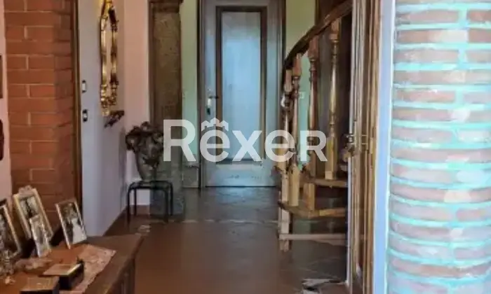 Rexer-San-Giovanni-in-Croce-Villa-indipendente-di-prestigio-con-ampio-giardino-e-dependance-Altro
