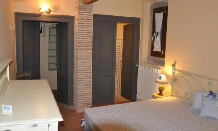 Rexer-Viterbo-Appartamento-con-terrazza-a-Viterbo-CAMERA-DA-LETTO