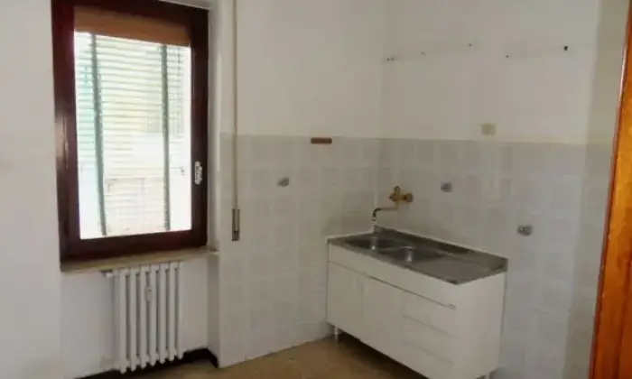 Rexer-Alessandria-Alloggio-libero-in-zona-tra-Rione-Pista-e-Villaggio-Europa-CUCINA