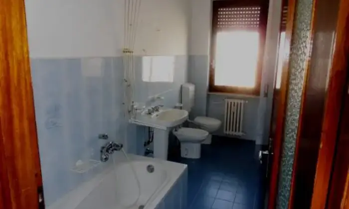 Rexer-Alessandria-Alloggio-libero-in-zona-tra-Rione-Pista-e-Villaggio-Europa-BAGNO