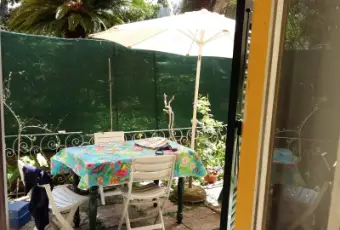 Rexer-Sestri-Levante-Al-centro-della-passeggiata-a-mare-di-Sestri-L-giardino-privato-SALONE