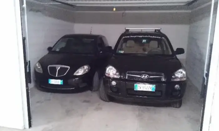 Rexer-Rimini-Garage-doppio-a-metri-da-mare-e-pzza-marvelli-GARAGE