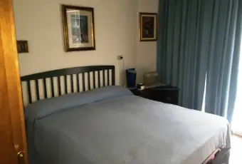 Rexer-Manerba-del-Garda-LAGO-DI-GARDA-Manerba-km-da-Desenzano-del-Garda-Appartamento-FRONTE-LAGO-In-residence-CAMERA-DA-LETTO