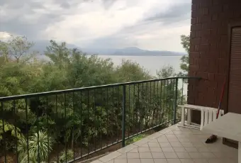 Rexer-Manerba-del-Garda-LAGO-DI-GARDA-Manerba-km-da-Desenzano-del-Garda-Appartamento-FRONTE-LAGO-In-residence-CAMERA-DA-LETTO