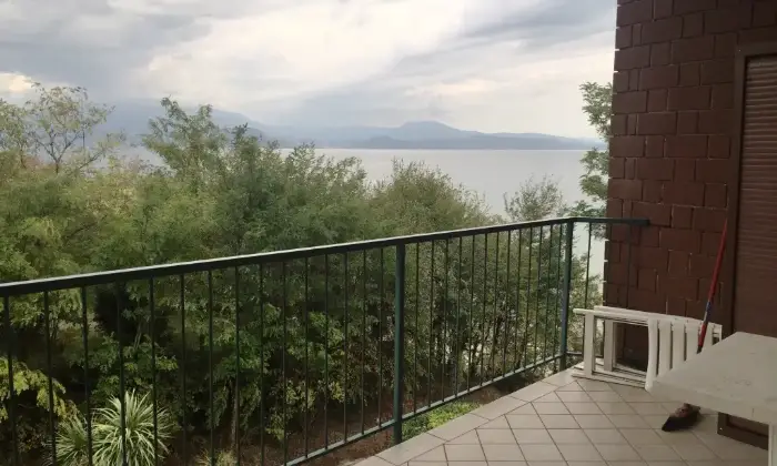 Rexer-Manerba-del-Garda-LAGO-DI-GARDA-Manerba-km-da-Desenzano-del-Garda-Appartamento-FRONTE-LAGO-In-residence-CAMERA-DA-LETTO