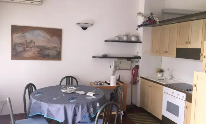 Rexer-Manerba-del-Garda-LAGO-DI-GARDA-Manerba-km-da-Desenzano-del-Garda-Appartamento-FRONTE-LAGO-In-residence-CUCINA