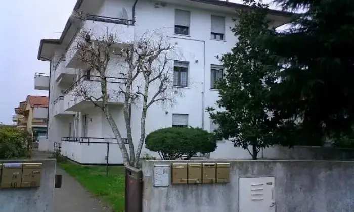 Rexer-Rovigo-Borsea-centro-bilocale-da-arredare-piano-secondo-VISTA