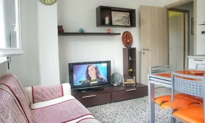 Rexer-Imperia-Casa-vacanze-Imperia-passi-dal-mare-con-Giardino-CUCINA-SALONE