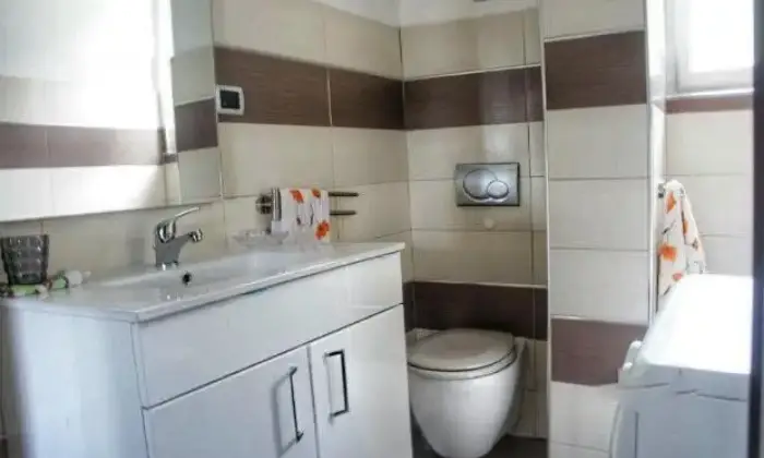 Rexer-Imperia-Casa-vacanze-Imperia-passi-dal-mare-con-Giardino-BAGNO