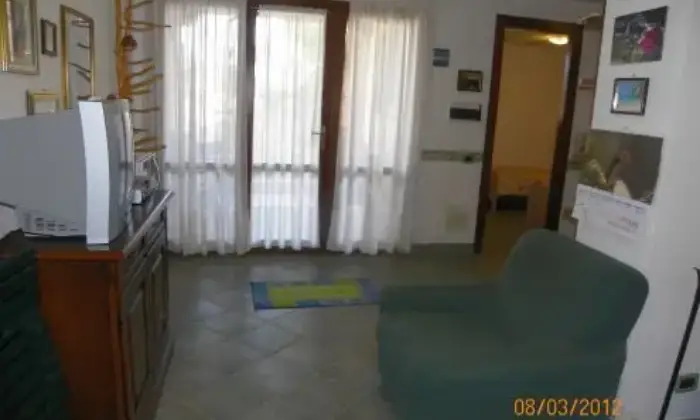 Rexer-Loiri-Porto-San-Paolo-Appartamento-fronte-isola-di-tavolara-SALONE