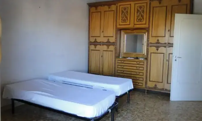 Rexer-Roma-Stanza-doppia-affittasi-CAMERA-DA-LETTO